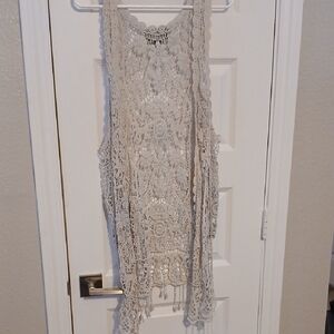 Chic Cream Lace Wall Hanging